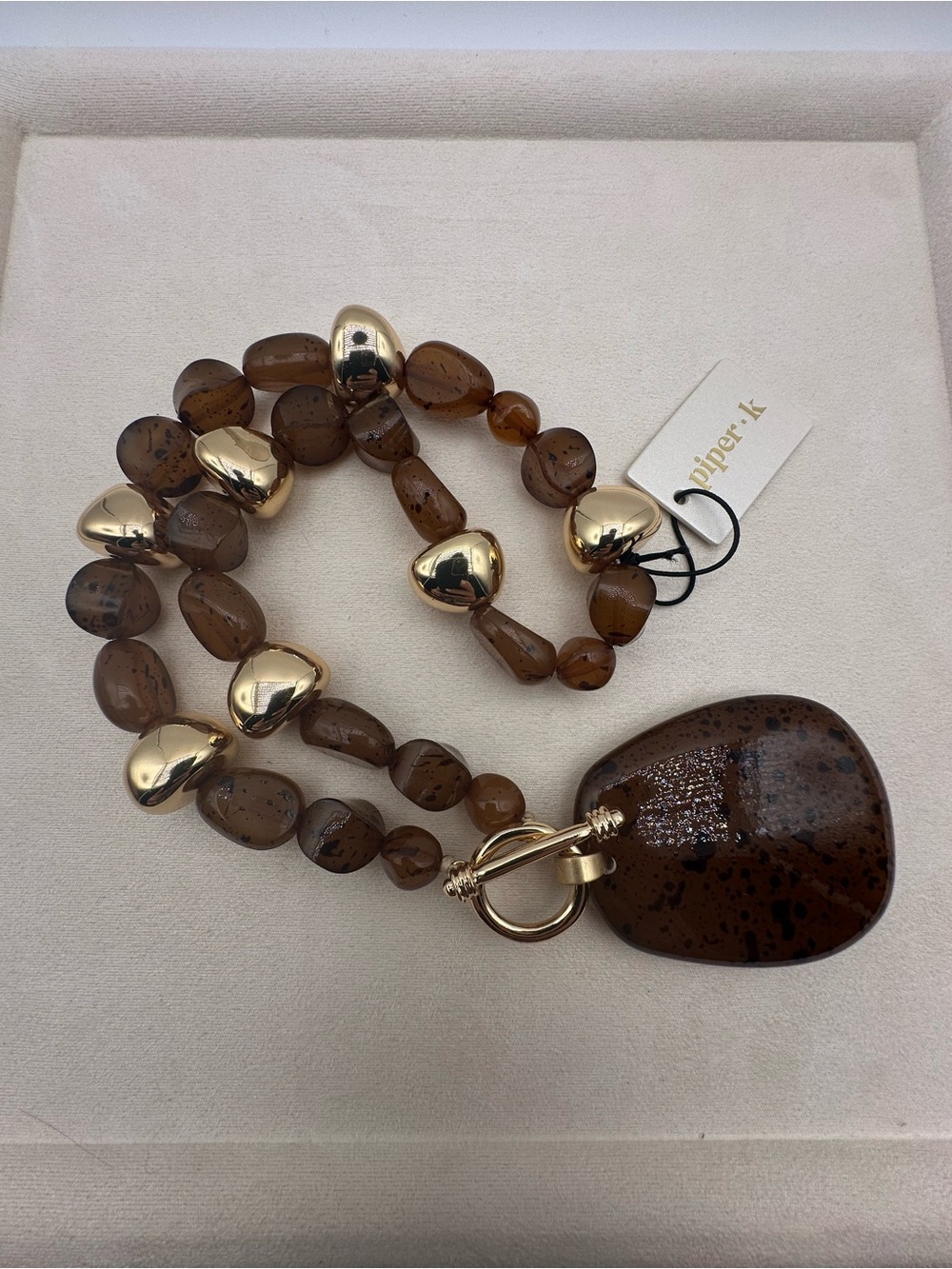 NWT Piper K Speckled Resin Toggle Statement Necklace Gold Accent Beads - Picture 3 of 6